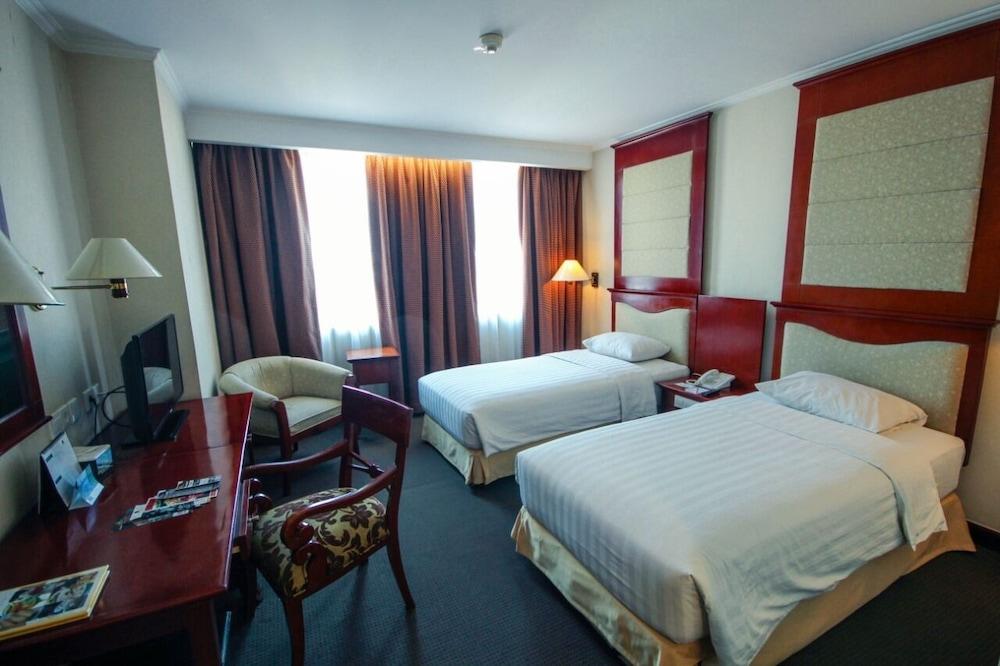 Grand Arkenso Park View Hotel Semarang Exterior photo