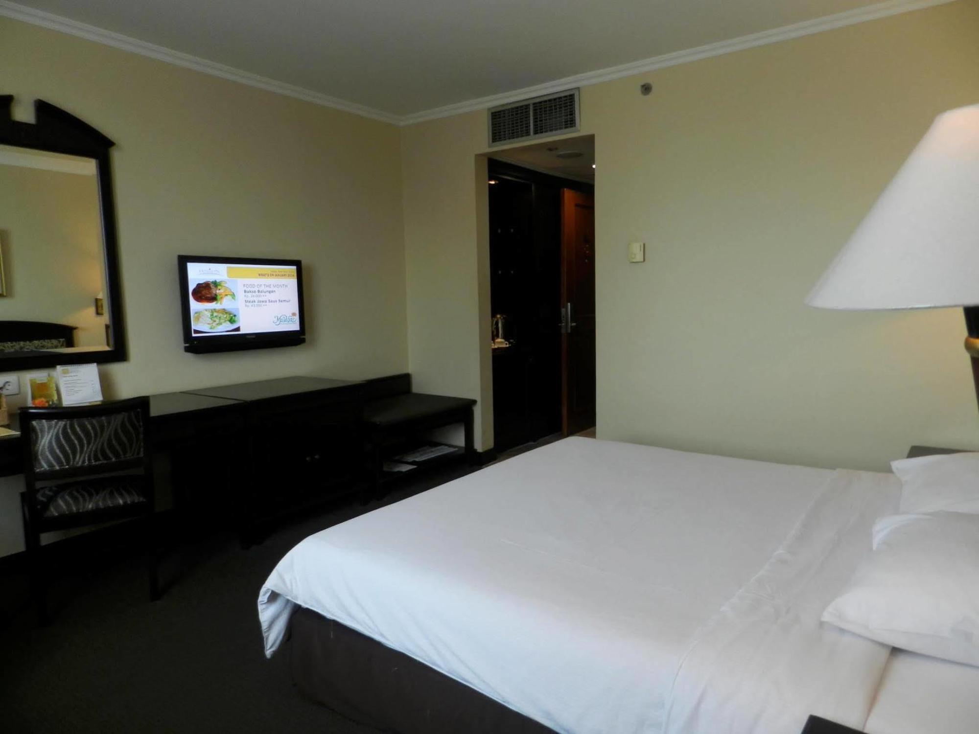 Grand Arkenso Park View Hotel Semarang Exterior photo