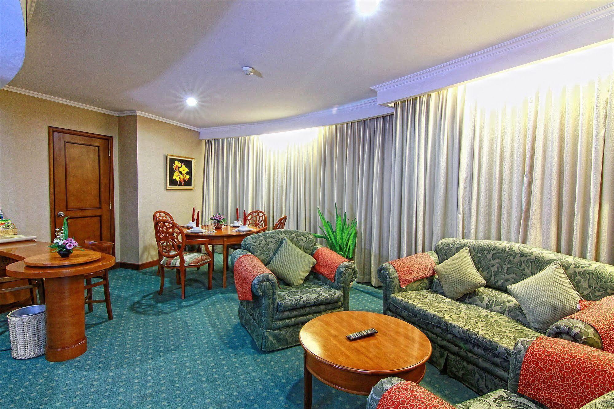 Grand Arkenso Park View Hotel Semarang Exterior photo