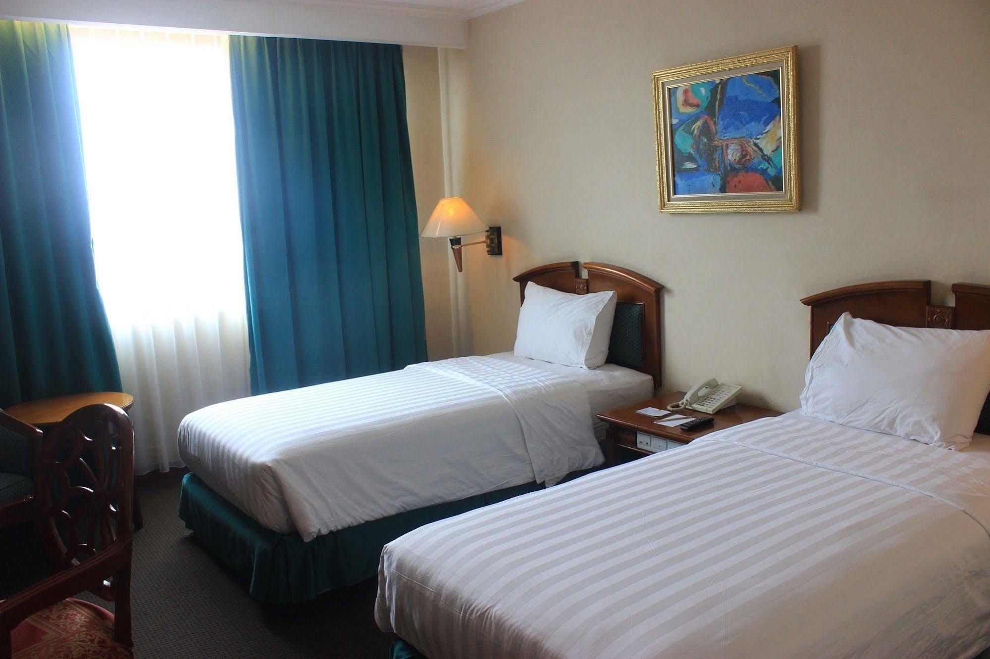Grand Arkenso Park View Hotel Semarang Exterior photo