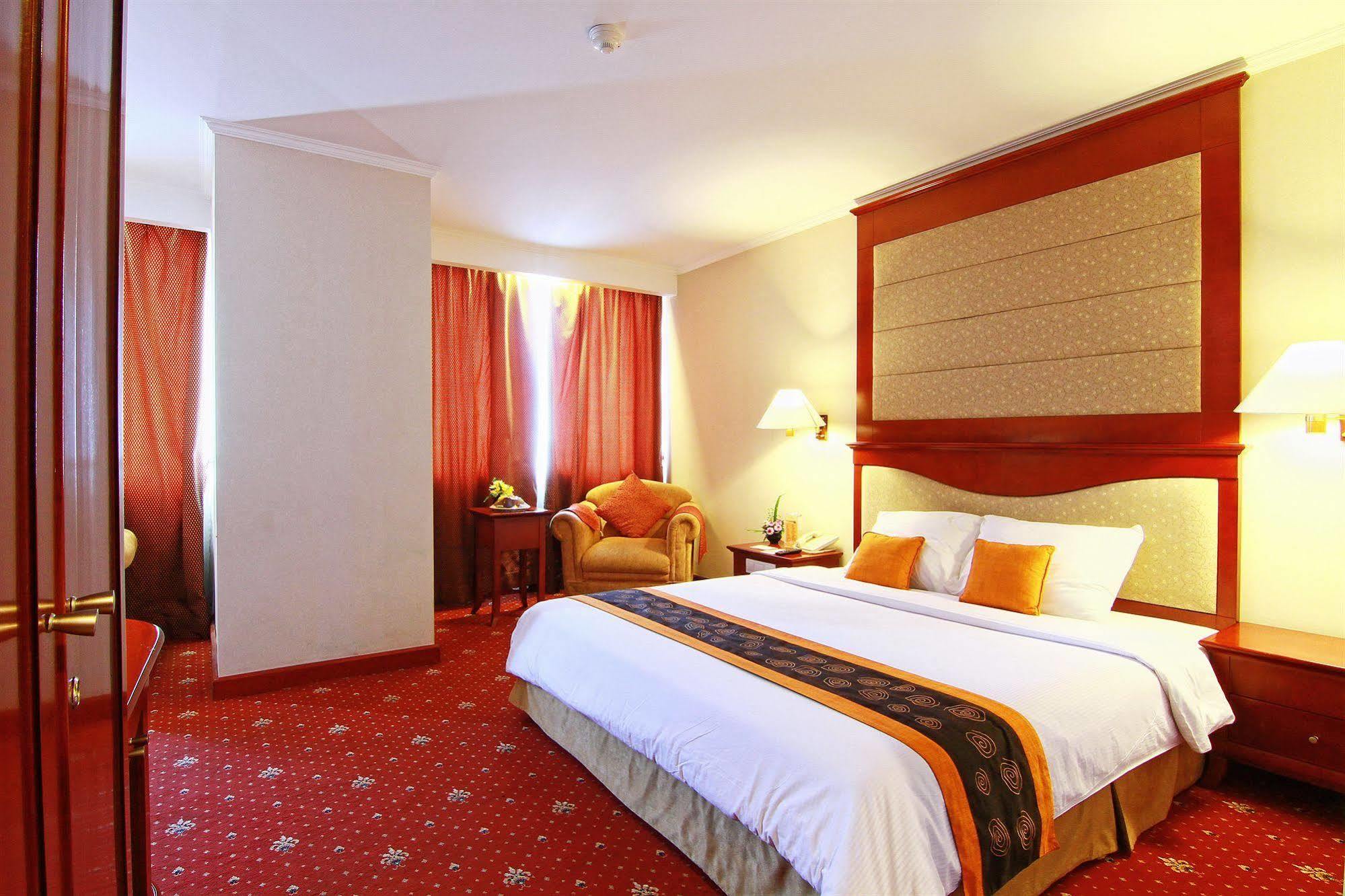 Grand Arkenso Park View Hotel Semarang Exterior photo