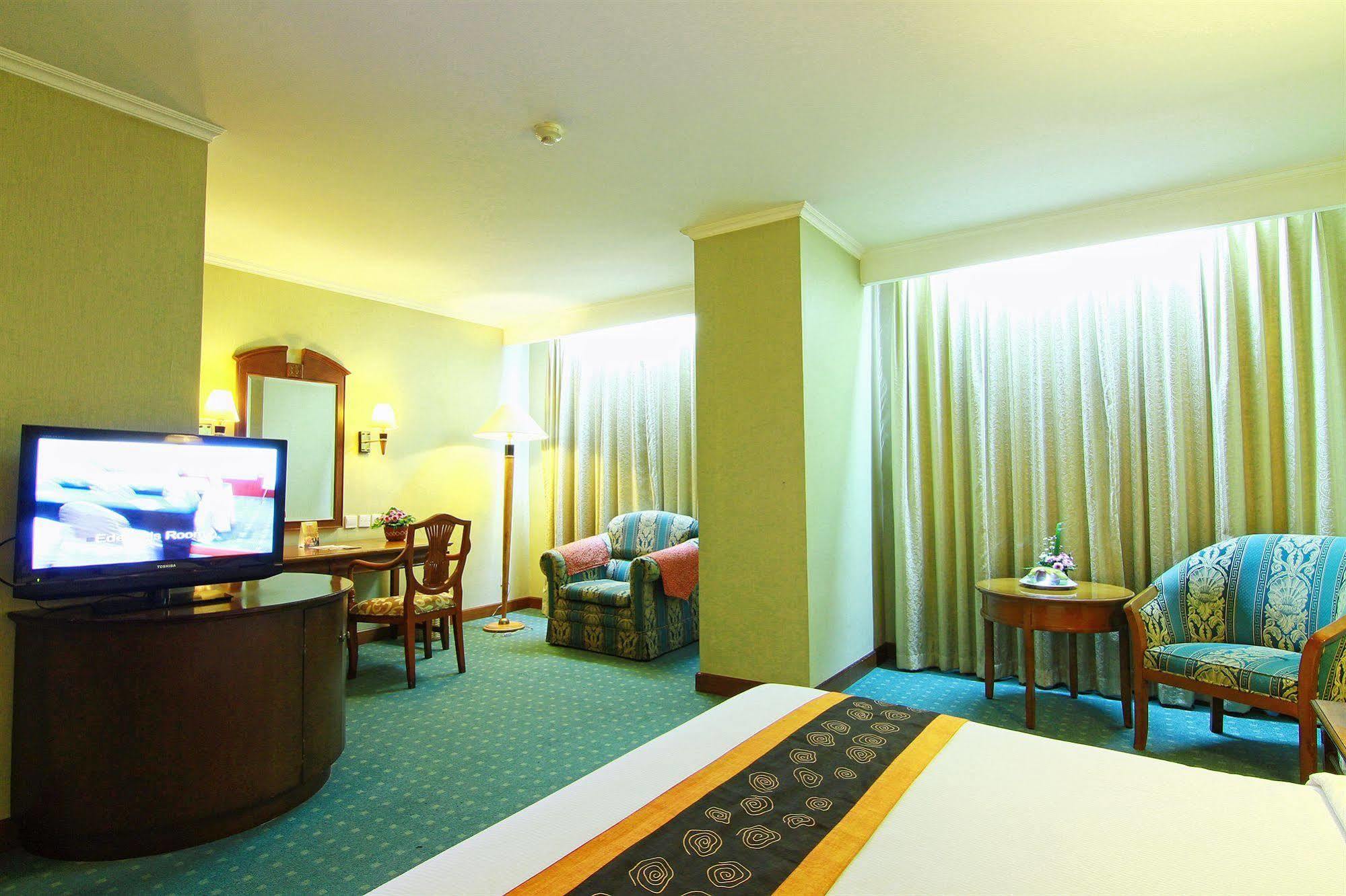 Grand Arkenso Park View Hotel Semarang Exterior photo
