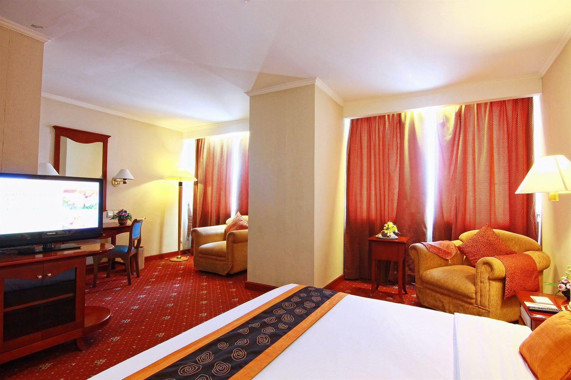Grand Arkenso Park View Hotel Semarang Exterior photo